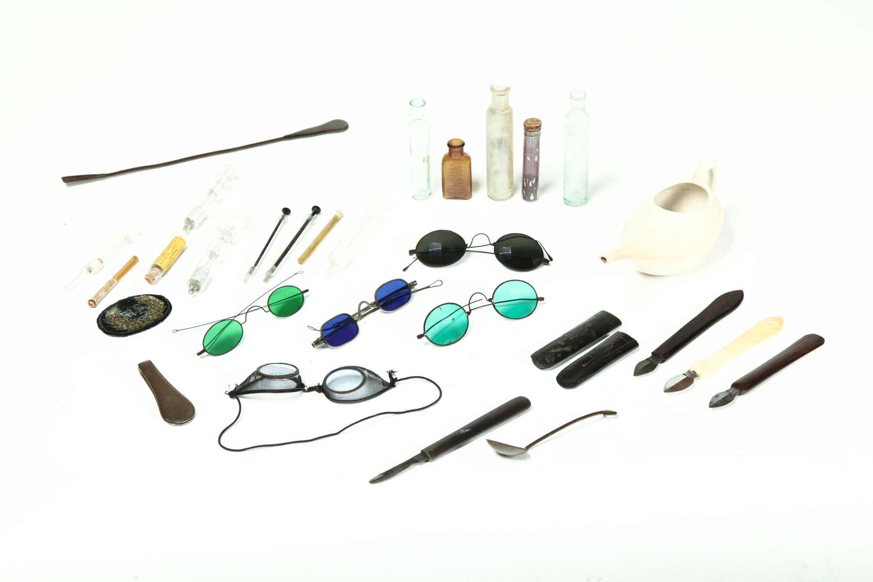 GROUP OF MEDICAL ITEMS. 