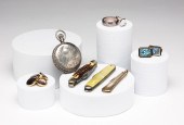 GROUP OF MOSTLY MEN'S JEWELRY.