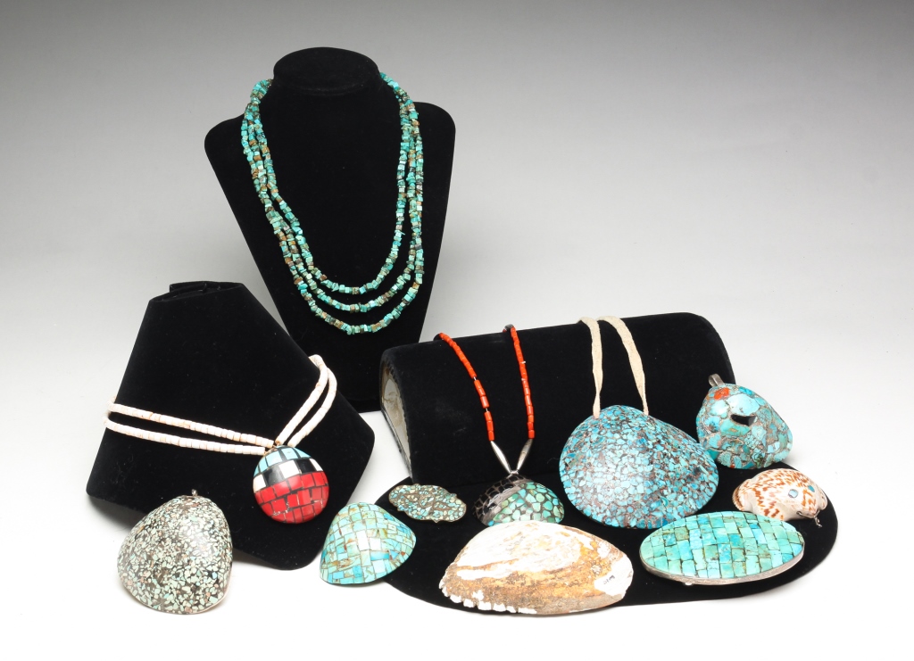 GROUP OF NATIVE AMERICAN JEWELRY.