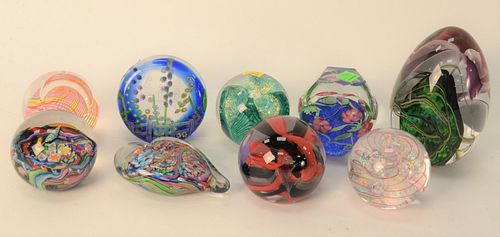 GROUP OF NINE ART GLASS