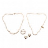 GROUP OF PEARL JEWELRY ITEMS T