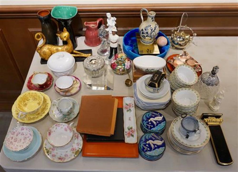 GROUP OF PORCELAIN TEACUPS,