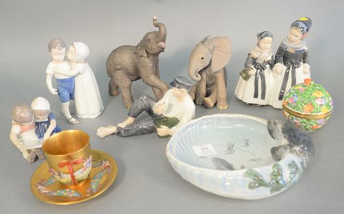 GROUP OF PORCELAIN TO INCLUDE