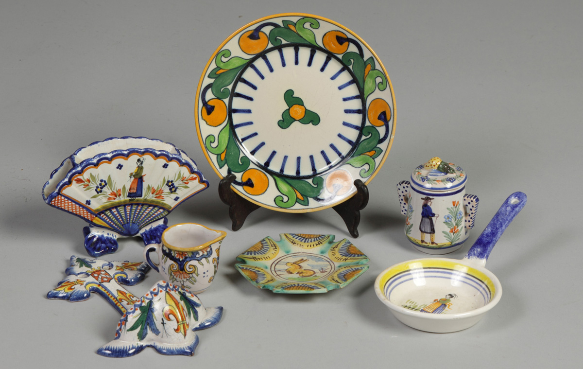 Group of Quimper 260. Group of
