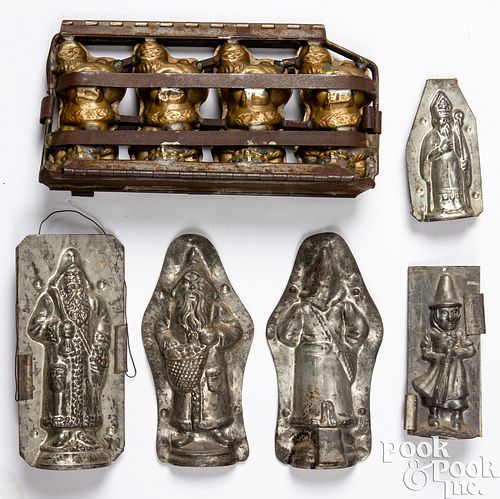 GROUP OF SANTA CLAUS CANDY
