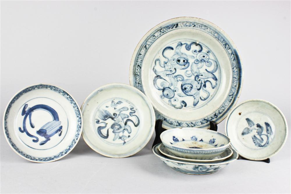 GROUP OF SEVEN CHINESE BLUE AND