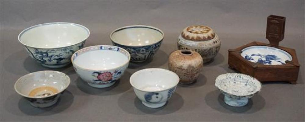 GROUP OF SEVEN CHINESE BLUE AND