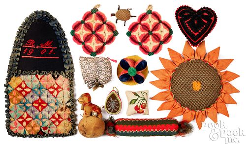 GROUP OF SEWING ACCESSOIRIES,