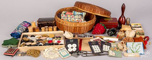 GROUP OF SEWING ACCESSORIESGroup of