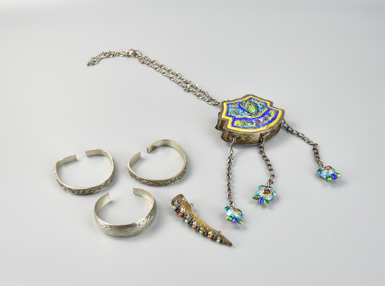 GROUP OF SILVER 3 BRACELET, 1