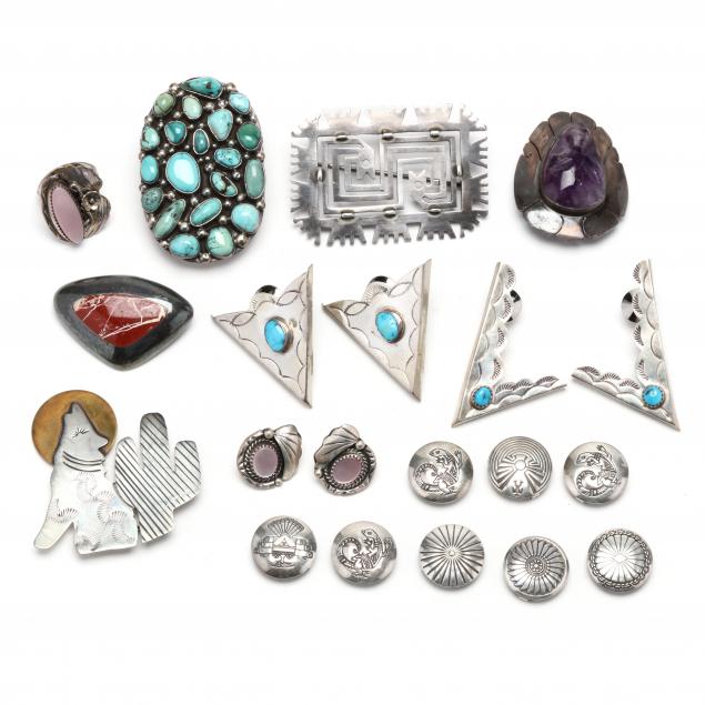 GROUP OF SILVER JEWELRY ITEMS To