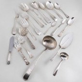 GROUP OF SILVER SERVING PIECES