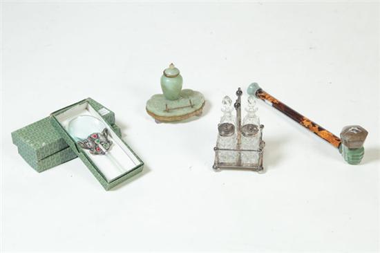 GROUP OF SMALL ACCESSORIES. 