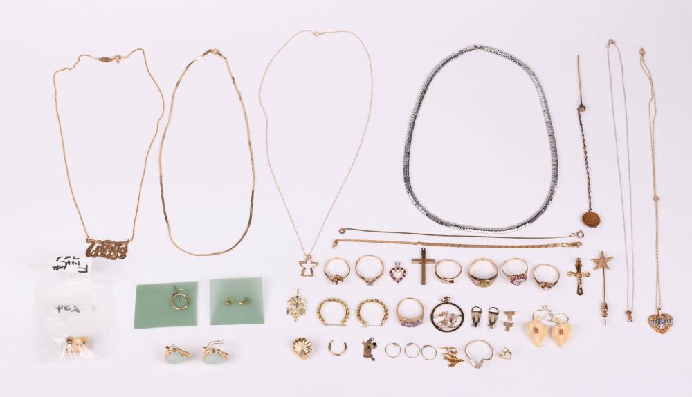 GROUP OF SMALL GOLD JEWELRY AND