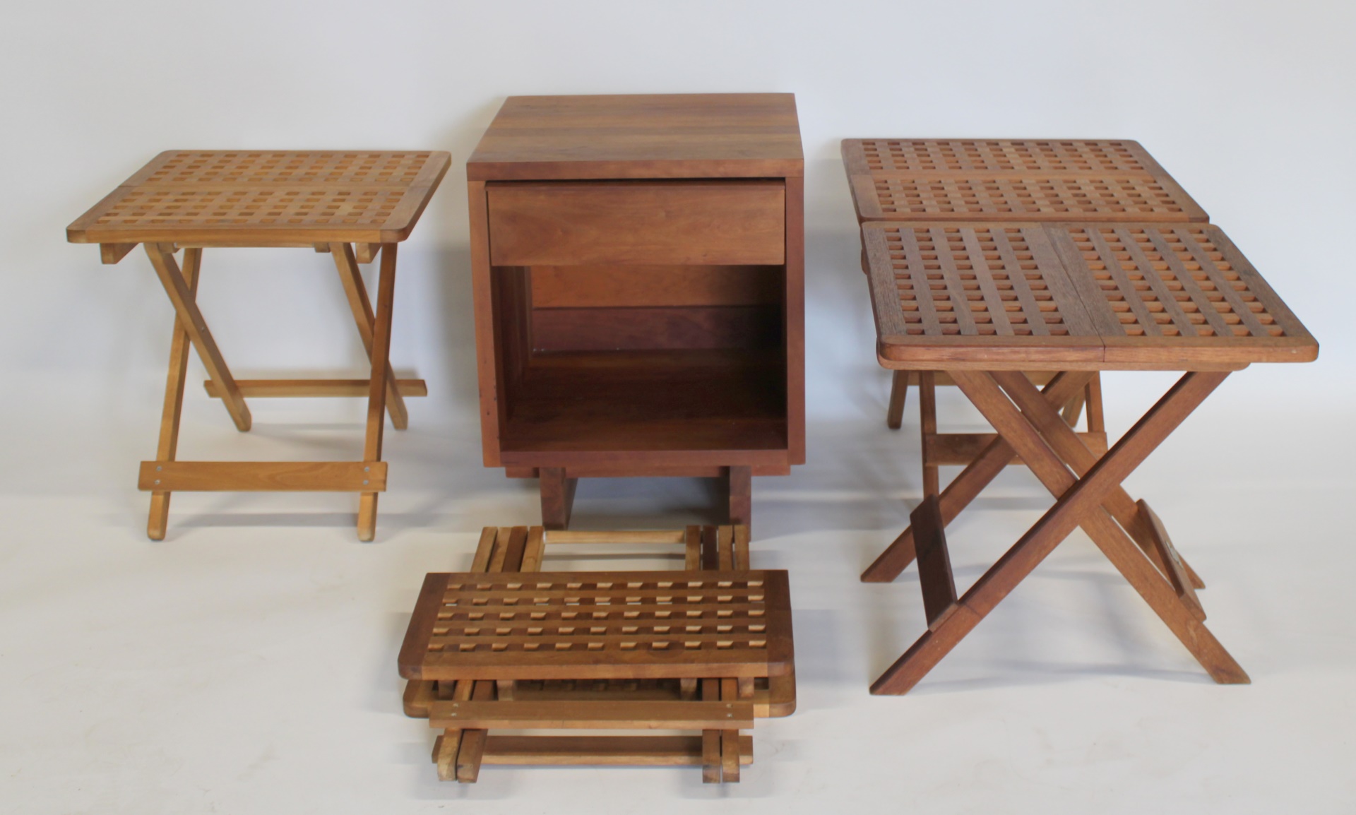 GROUP OF SMITH & HAWKEN FOLDING