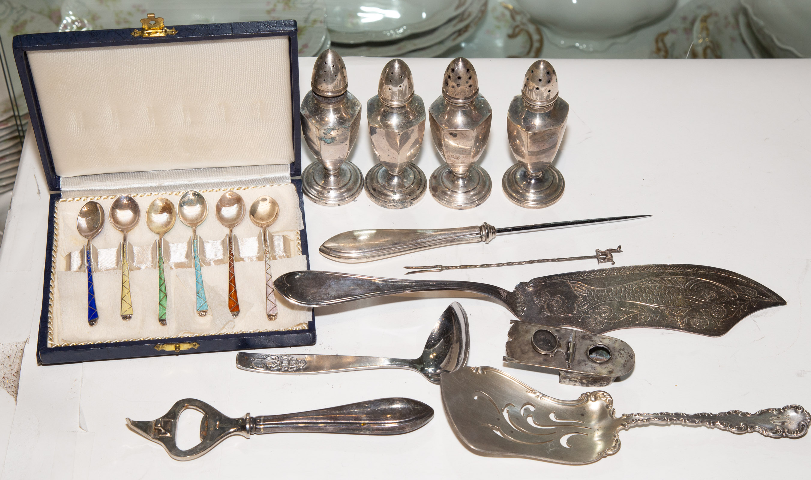 GROUP OF STERLING & SILVER PLATED