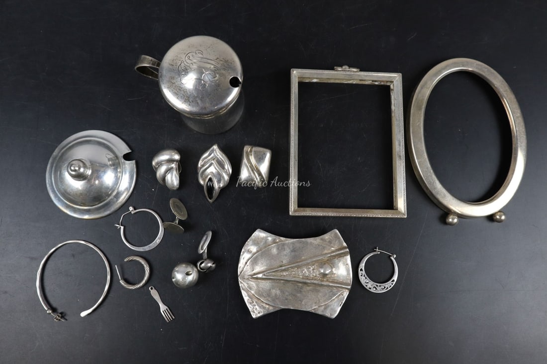 GROUP OF STERLING SILVER PIECES,