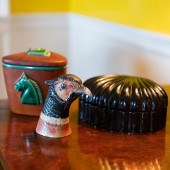 GROUP OF TABLE ARTICLESCompris