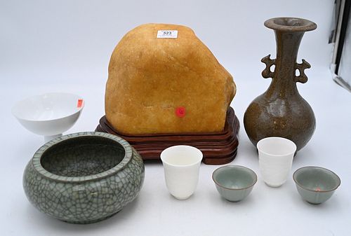 GROUP OF TEN CHINESE CERAMIC AND