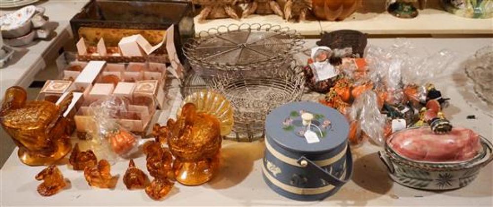 GROUP OF THANKSGIVING TABLE