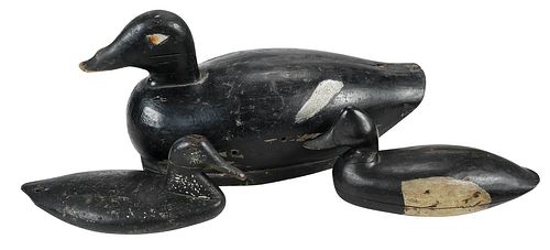 GROUP OF THREE AMERICAN CARVED