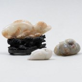 GROUP OF THREE CHINESE JADE AN