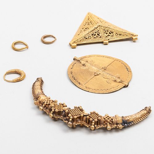 GROUP OF THREE GOLD AMULETS AND