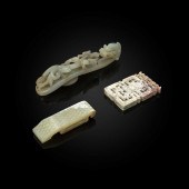 GROUP OF THREE JADE PIECES
MIN