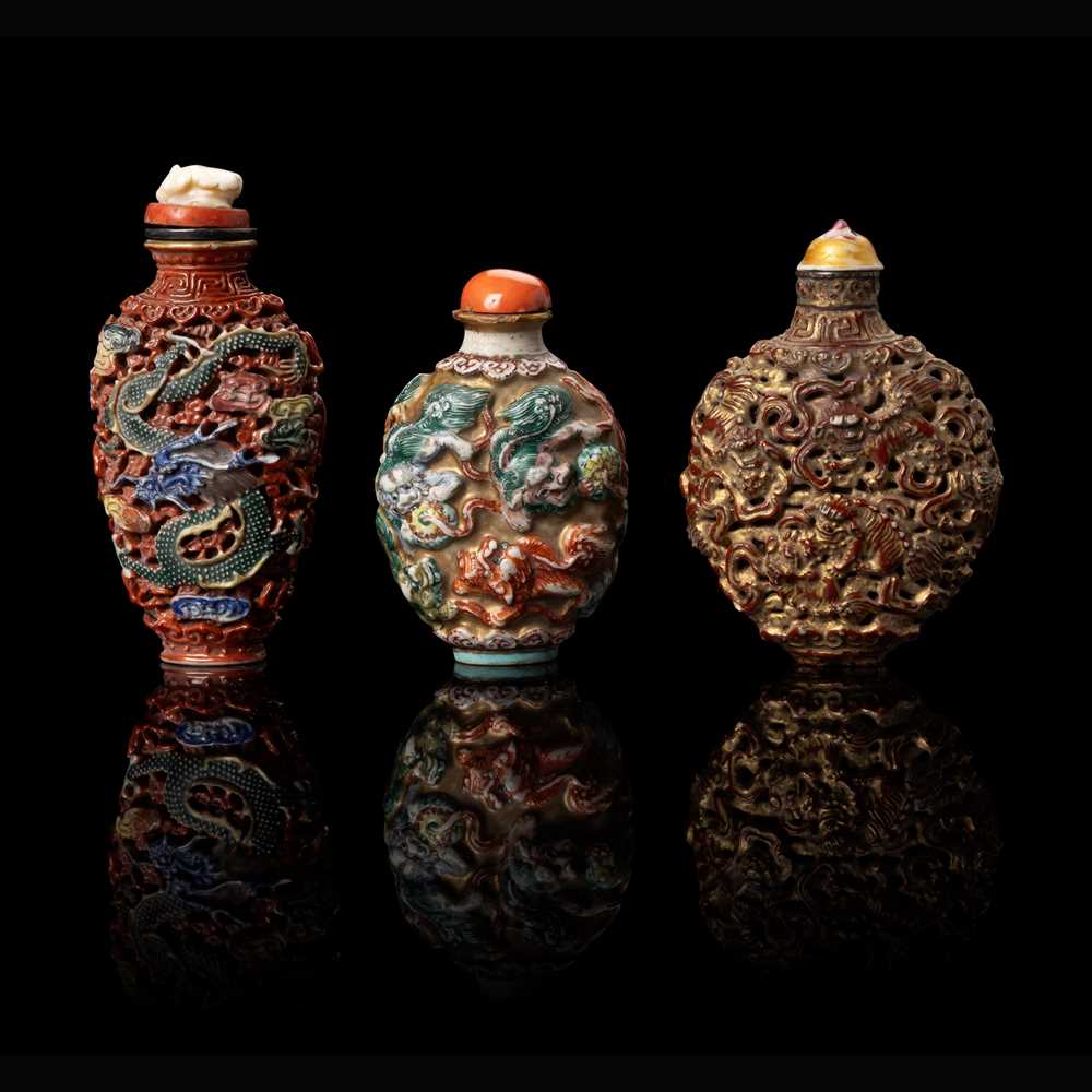 GROUP OF THREE PORCELAIN SNUFF