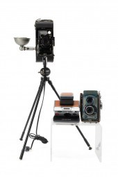 GROUP OF THREE VINTAGE CAMERAS