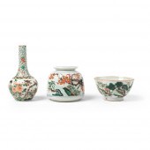 GROUP OF THREE WUCAI WARES
QIN