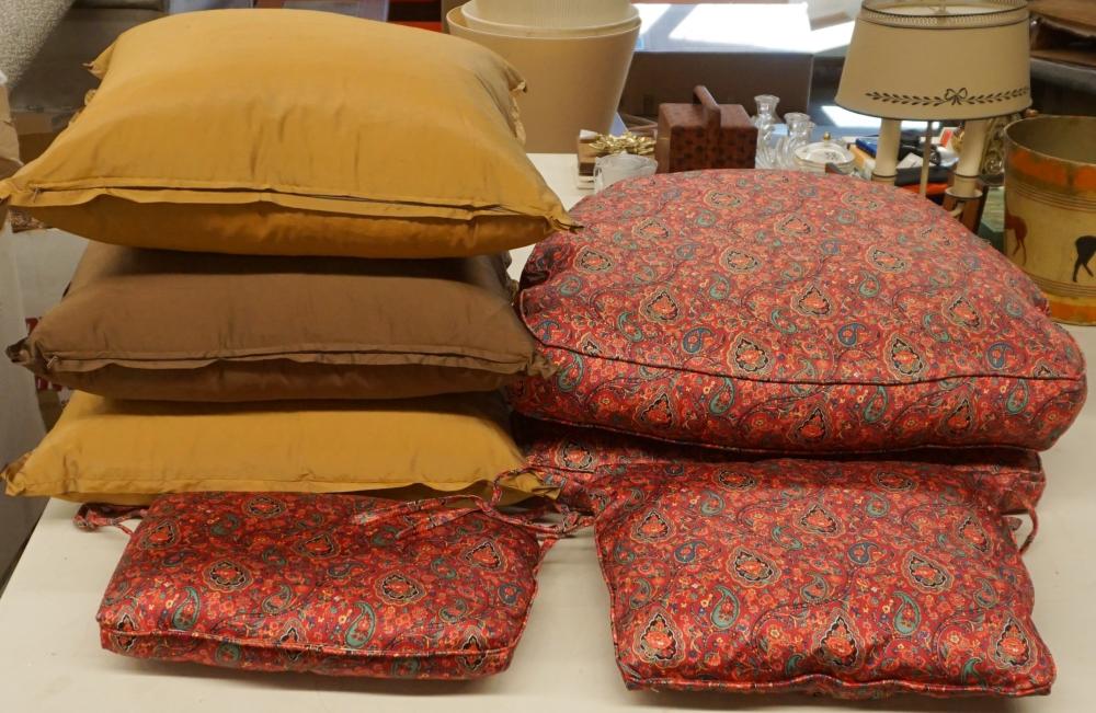 GROUP OF THROW PILLOWS AND