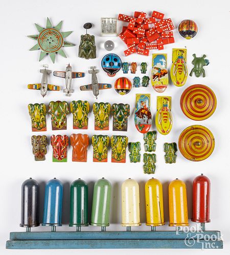 GROUP OF TIN TOYS, TO INCLUDE NOISE