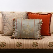 GROUP OF TWELVE PILLOWSCompris