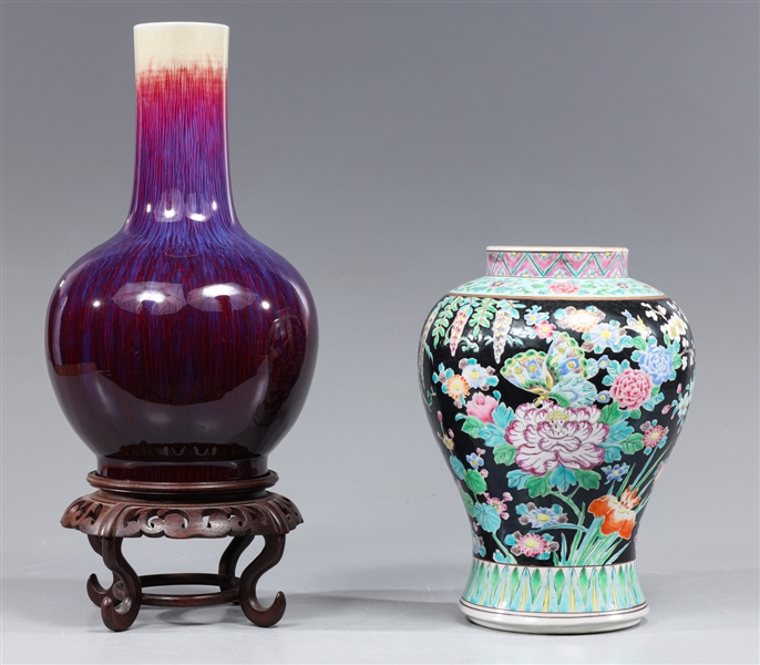 Group of two Chinese porcelain