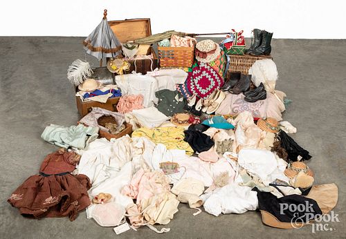 GROUP OF VINTAGE AND ANTIQUE DOLL