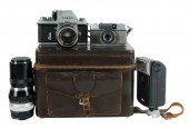 GROUP OF VINTAGE CAMERAScompri