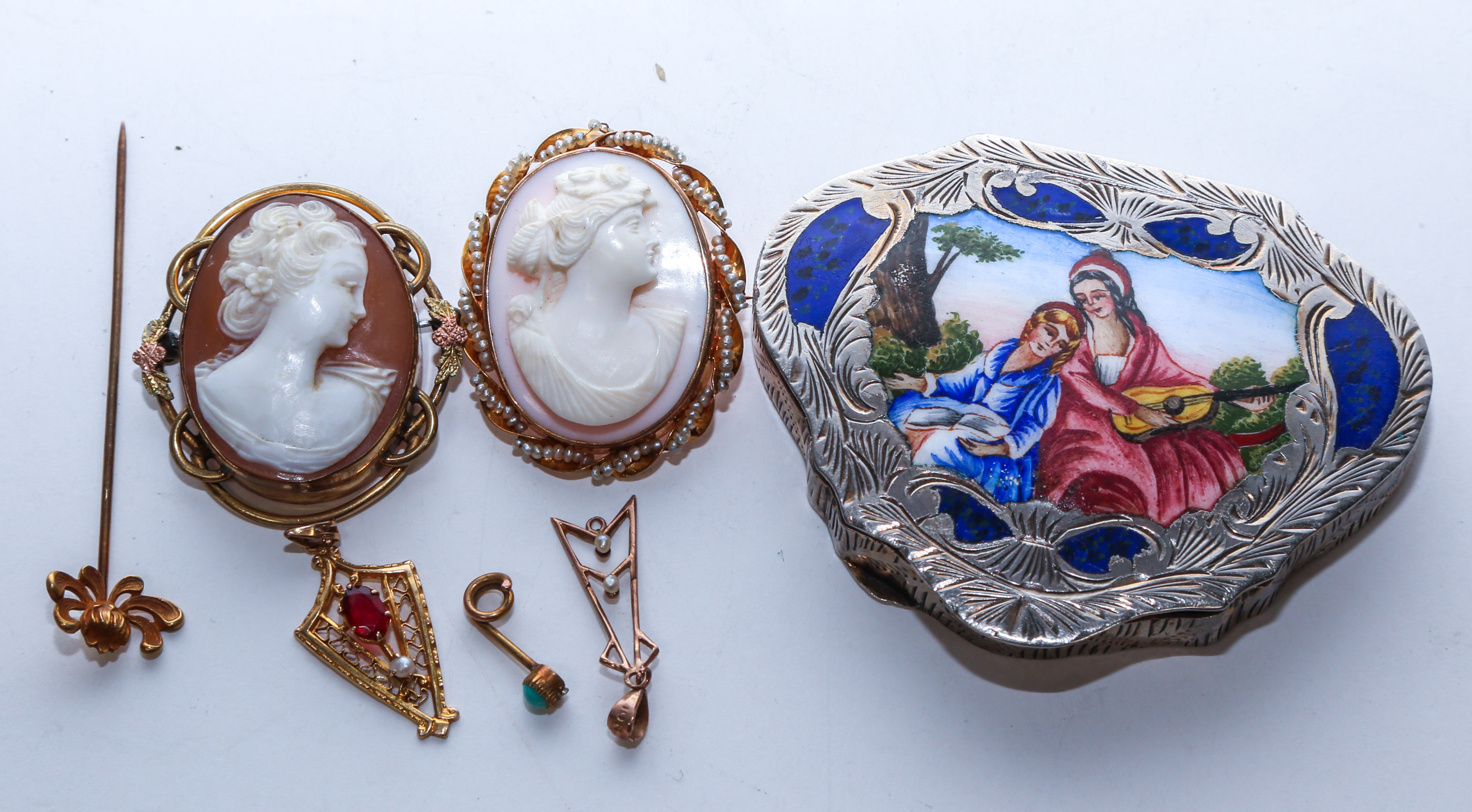 GROUP OF VINTAGE JEWELRY; SILVER