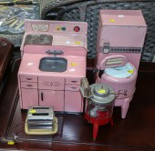 GROUP OF VINTAGE KITCHEN & LAU