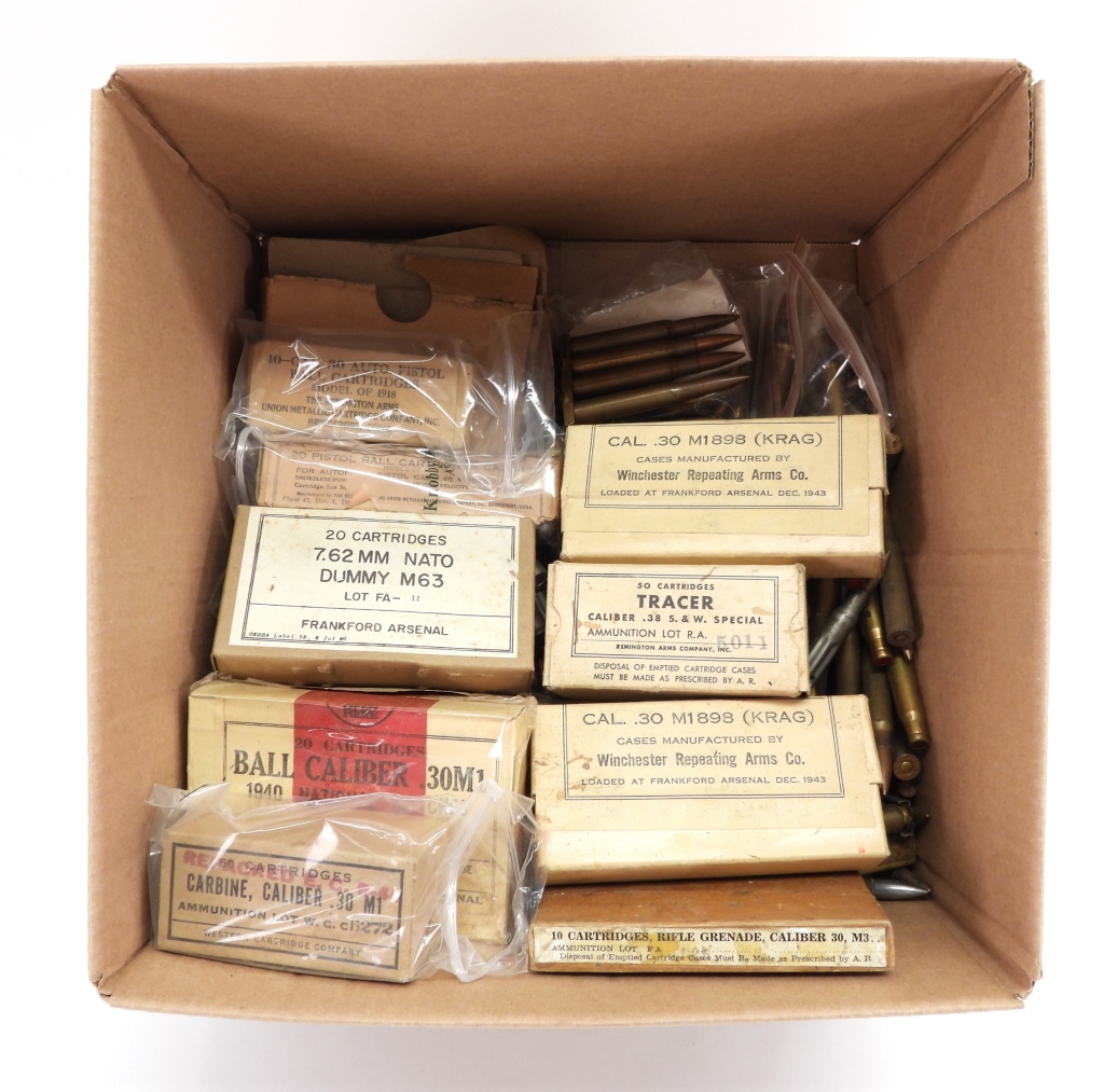 GROUP OF VINTAGE MILITARY