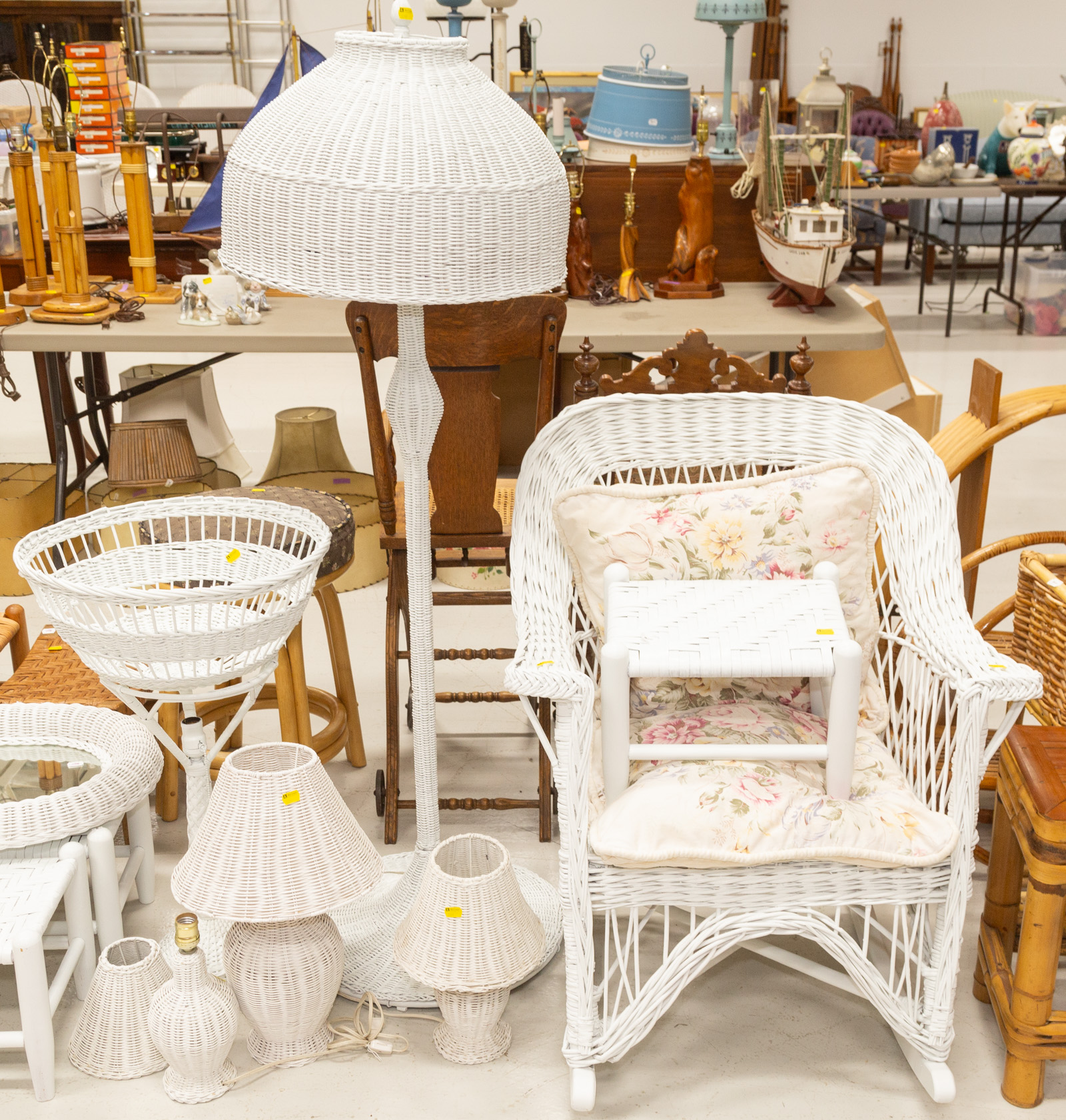 GROUP OF WICKER LAMPS AND FURNITURE