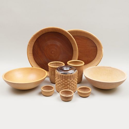 GROUP OF WOOD BOWLS, WOVEN TRAYS