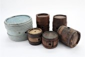 GROUP OF WOODEN CANTEENS Unite