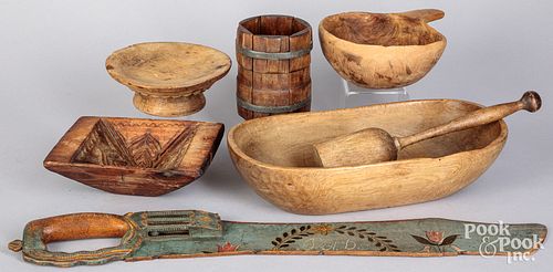 GROUP OF WOODENWARE, MOSTLY