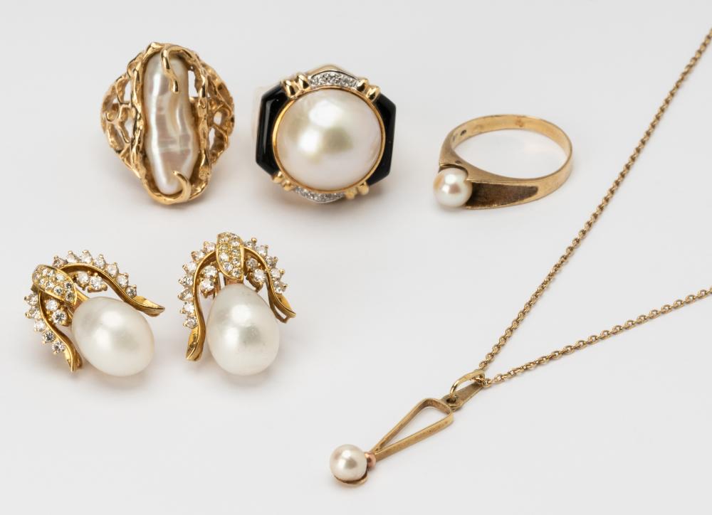 GROUP OF YELLOW GOLD & CULTURED
