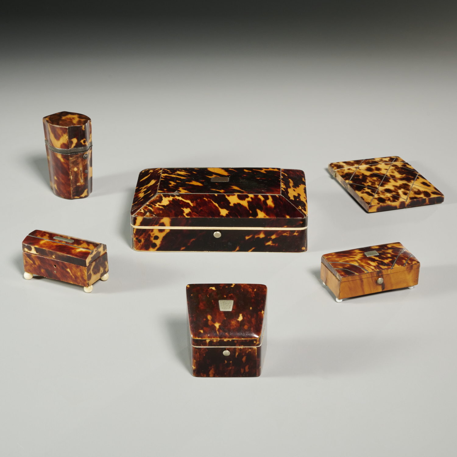 GROUP REGENCY & VICTORIAN OBJETS DE