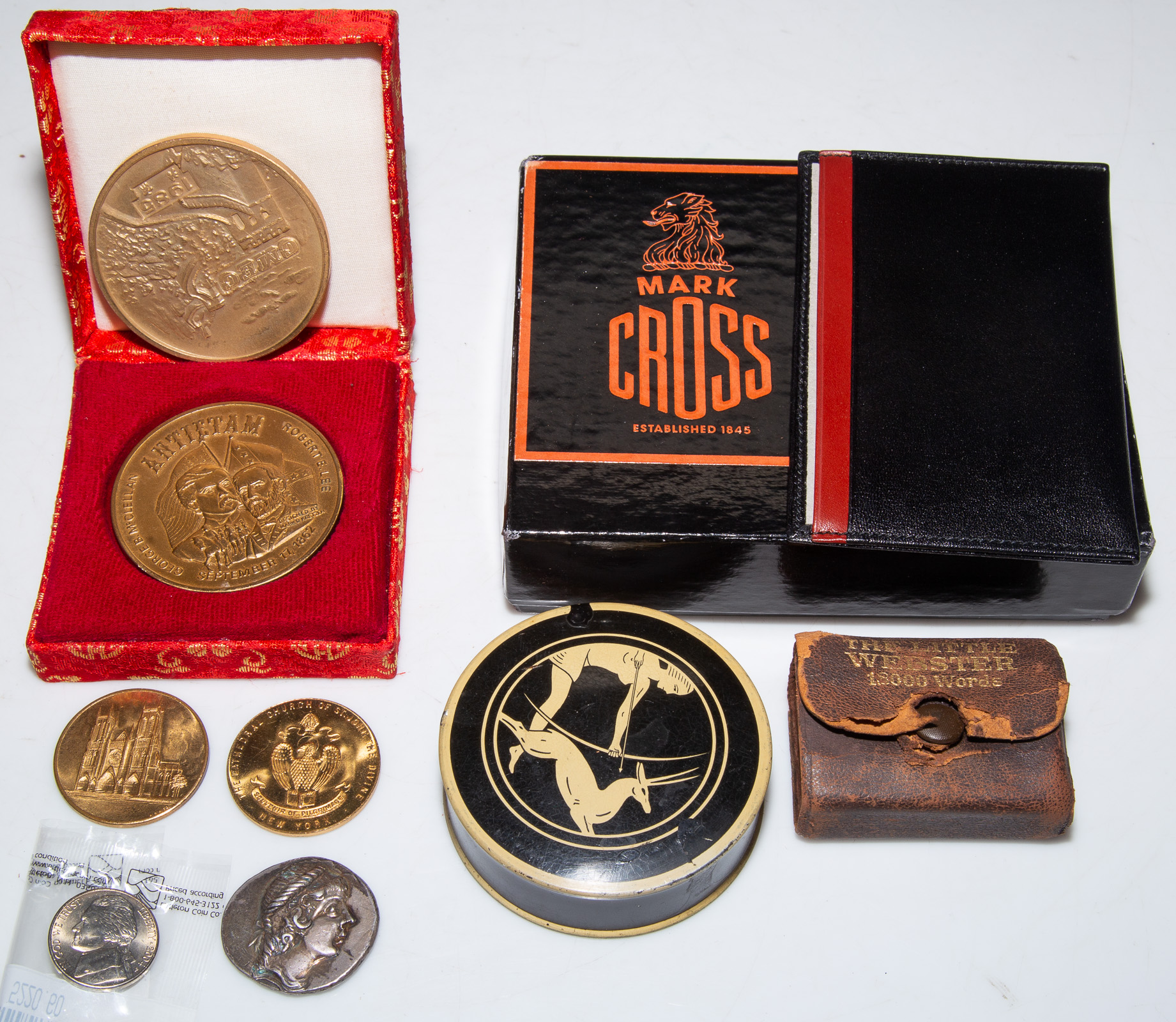 GROUP SMALL COLLECTIBLES