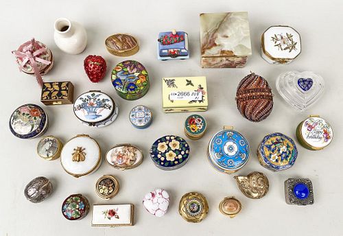 GROUP THIRTY-TWO ASSORTED SMALL