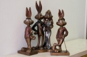 GROUP, THREE BUGS BUNNY AUSTIN
