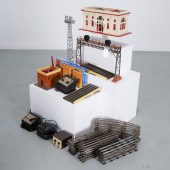 GROUP VINTAGE LIONEL BUILDINGS